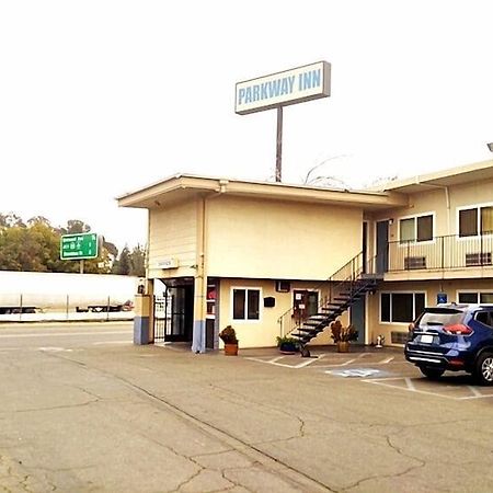 Parkway Inn Fresno Exteriör bild